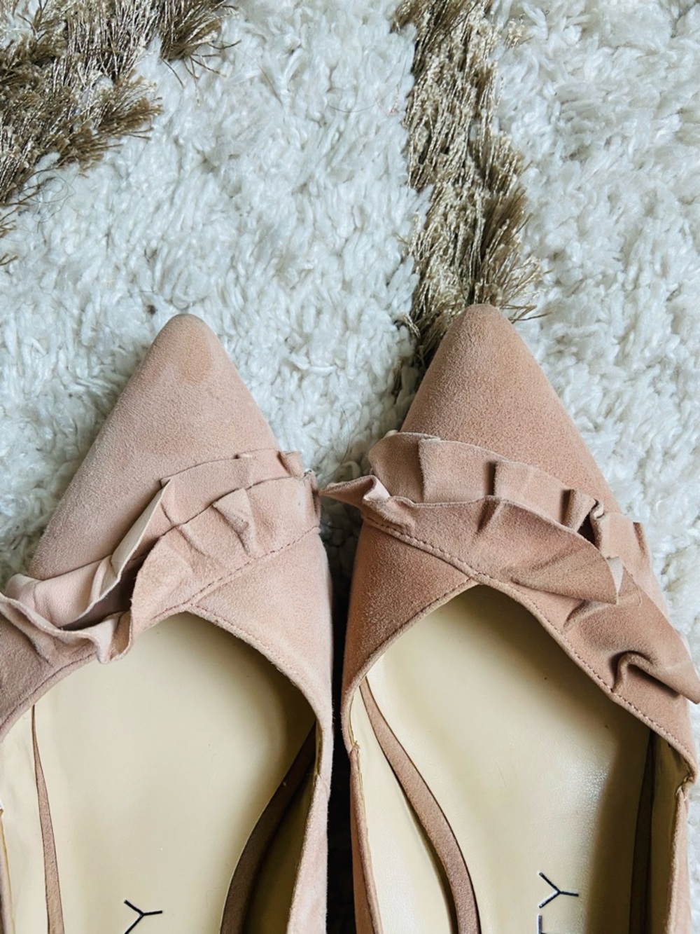 Sole Society Blush Pastel Pink Ruffle Suede Pointed Toe Flats Size 8.5 Medium - Picture 2 of 5